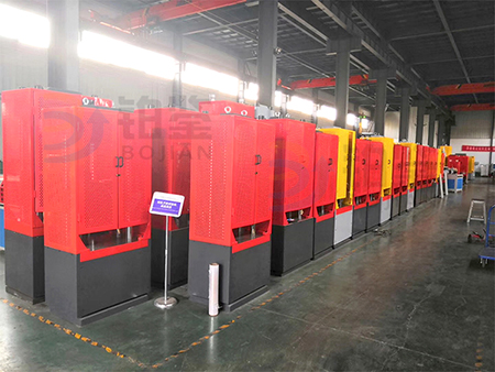 液壓萬能試驗(yàn)機(jī)車間備貨.jpg 液壓萬能試驗(yàn)機(jī)車間備貨.jpg